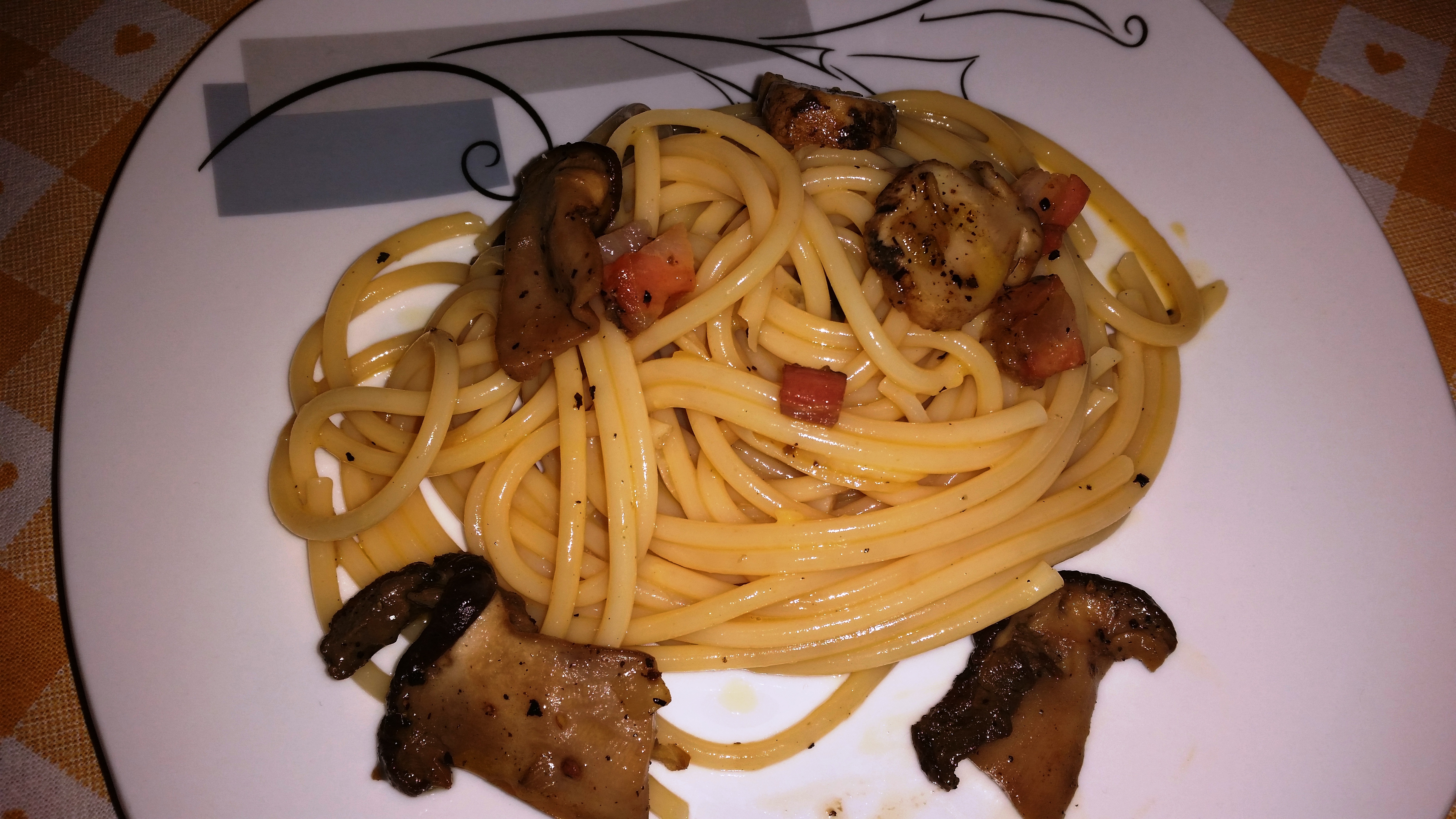 Bucatini ai funghi, pancetta e uova