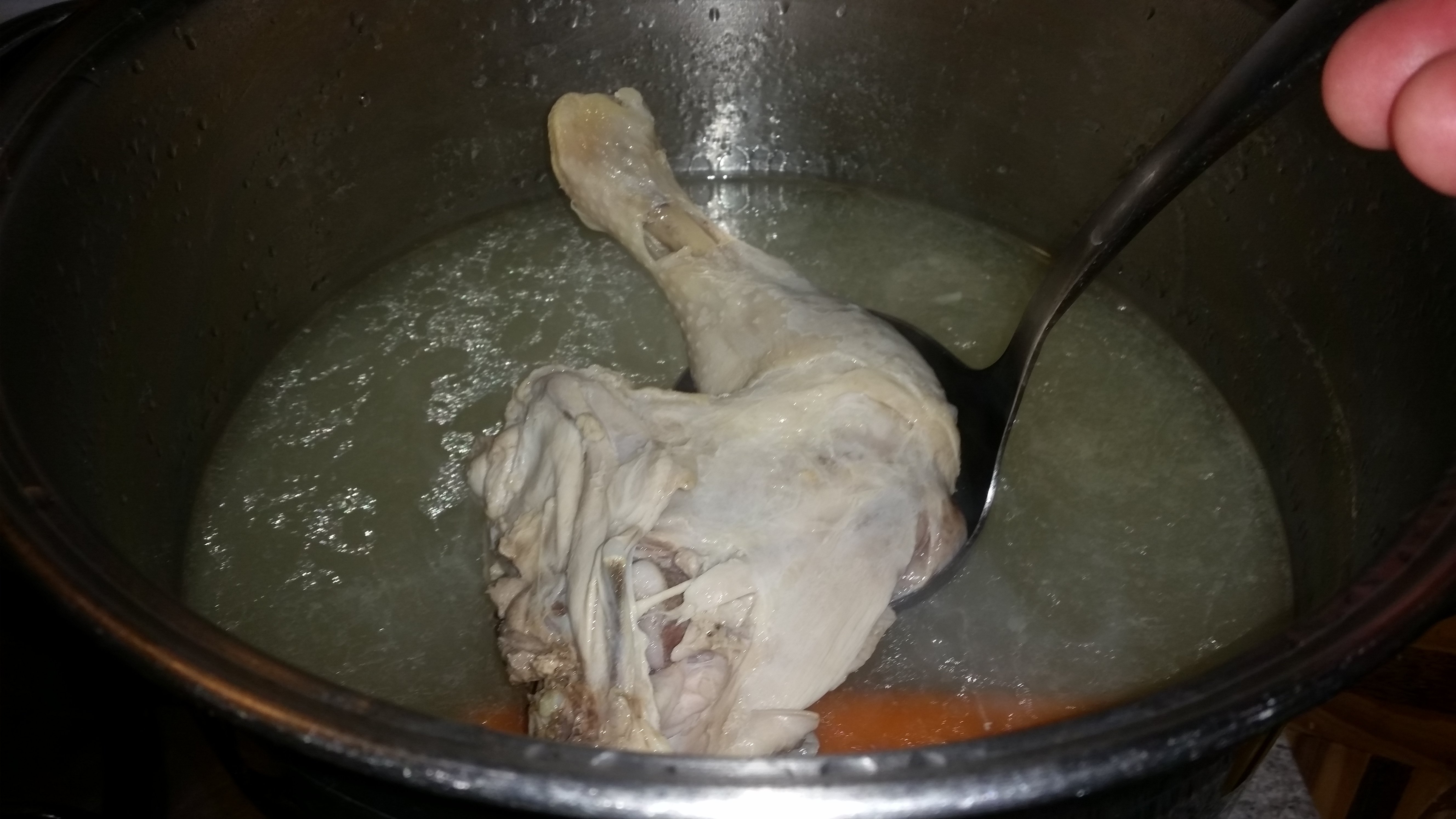 Brodo di gallina (o Pollo)