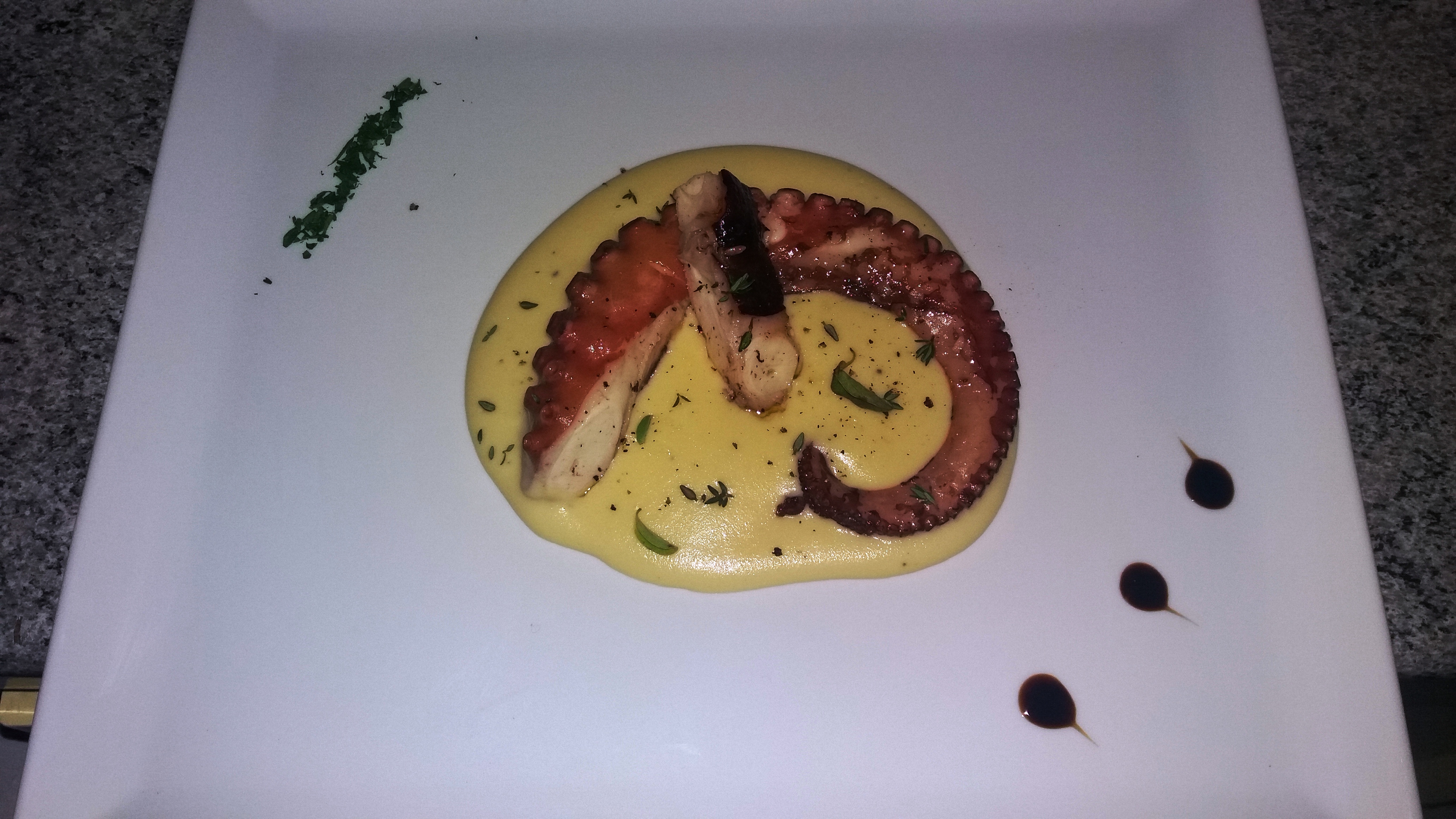 Polpo su vellutata di patate