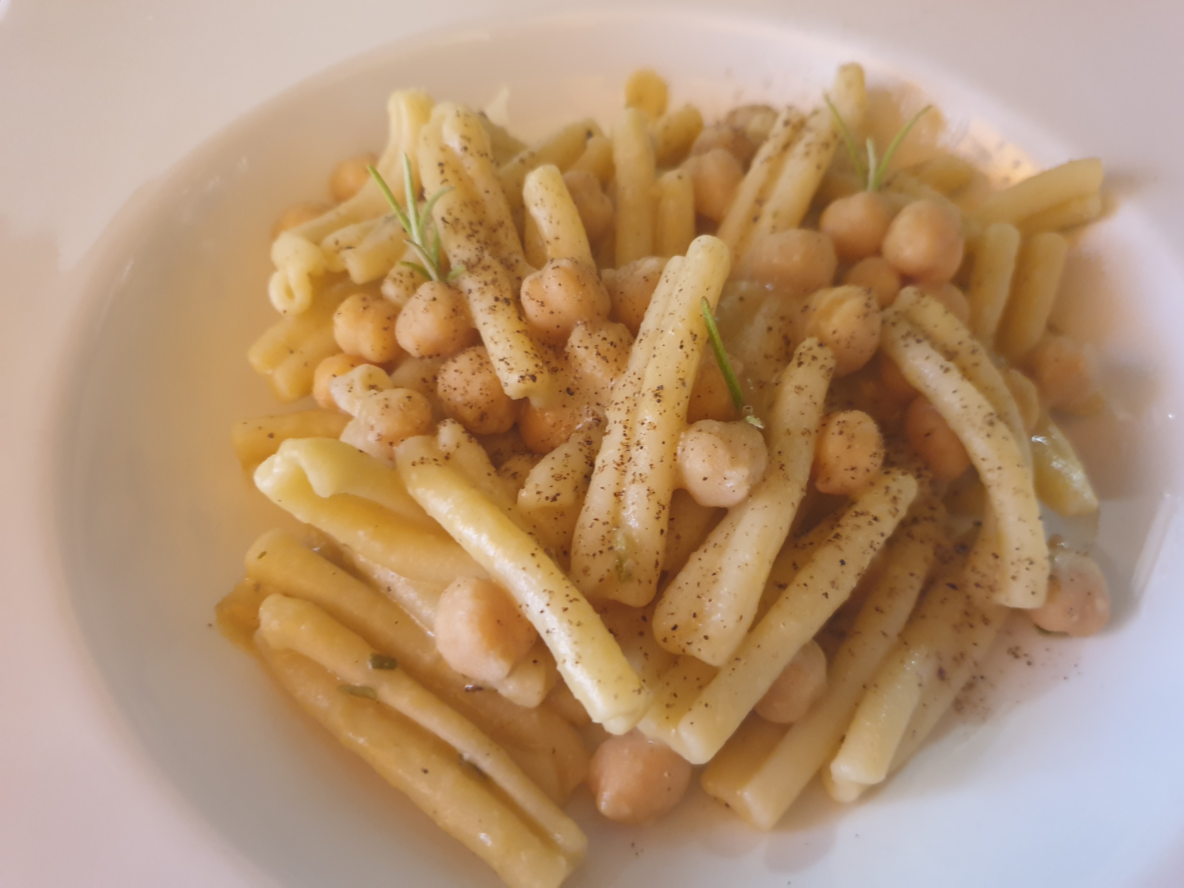 Casarecce ceci e rosmarino
