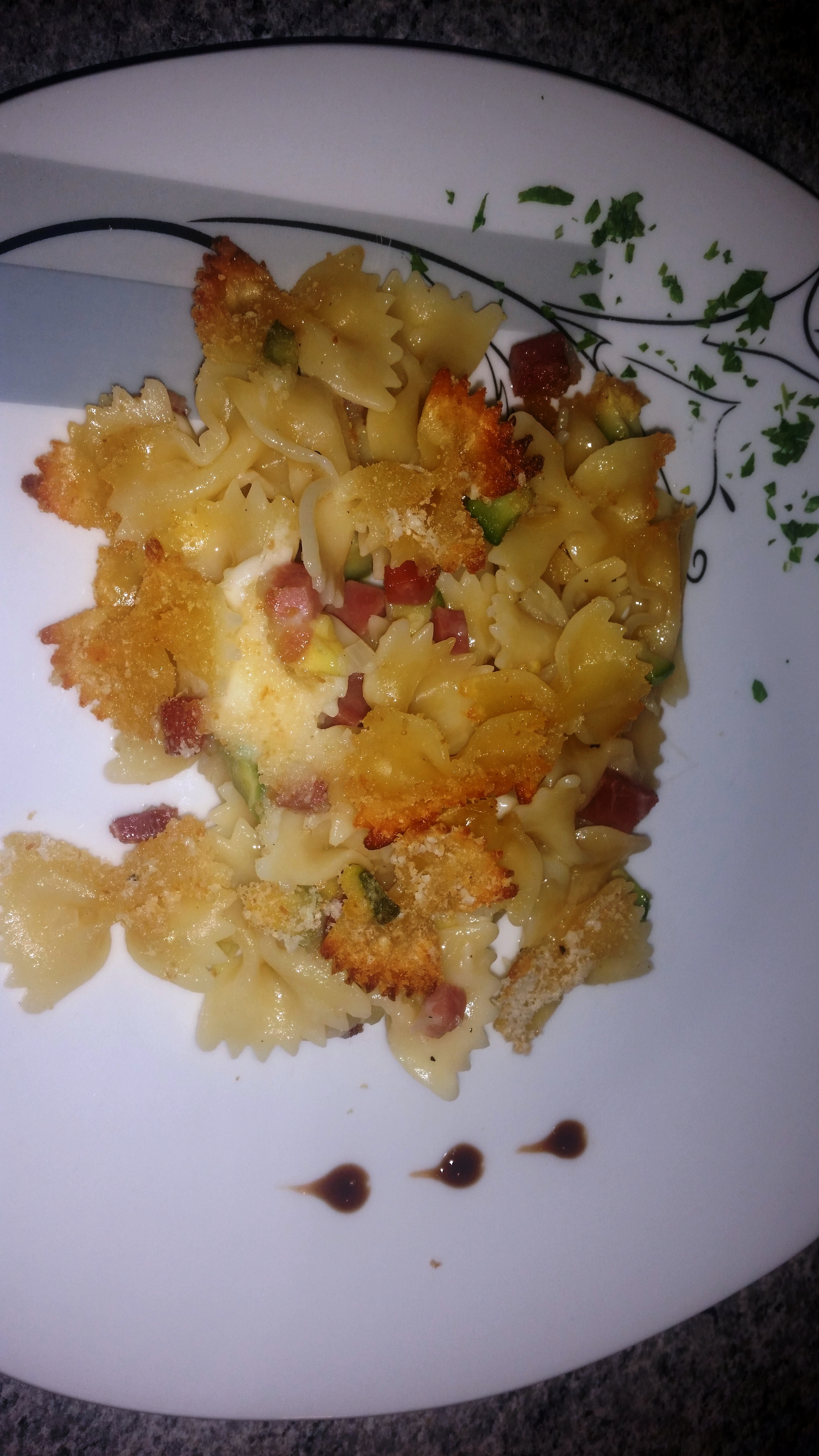 Farfalle gratinate speck e zucchine