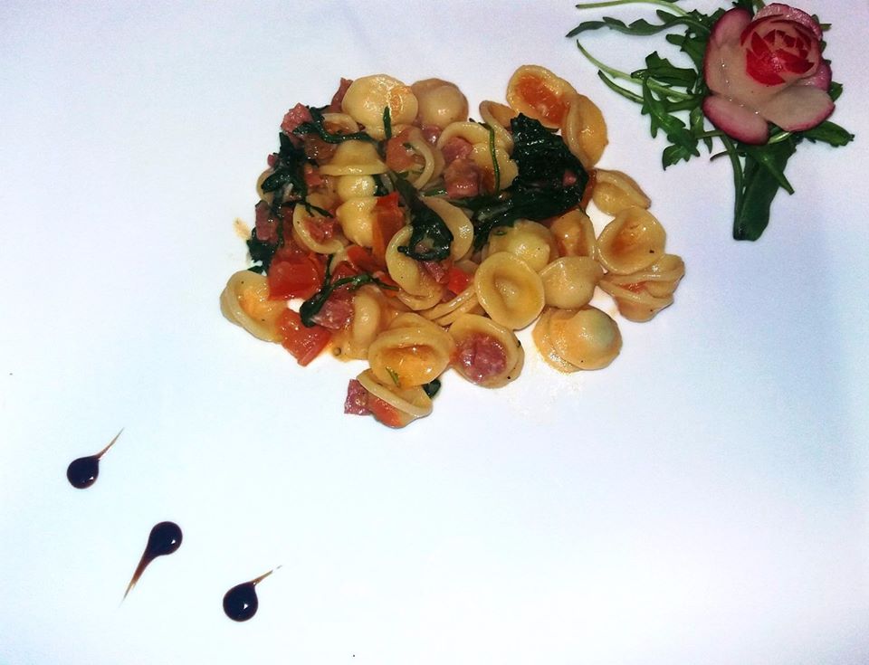 Orecchiette pomodorini salame e rucola