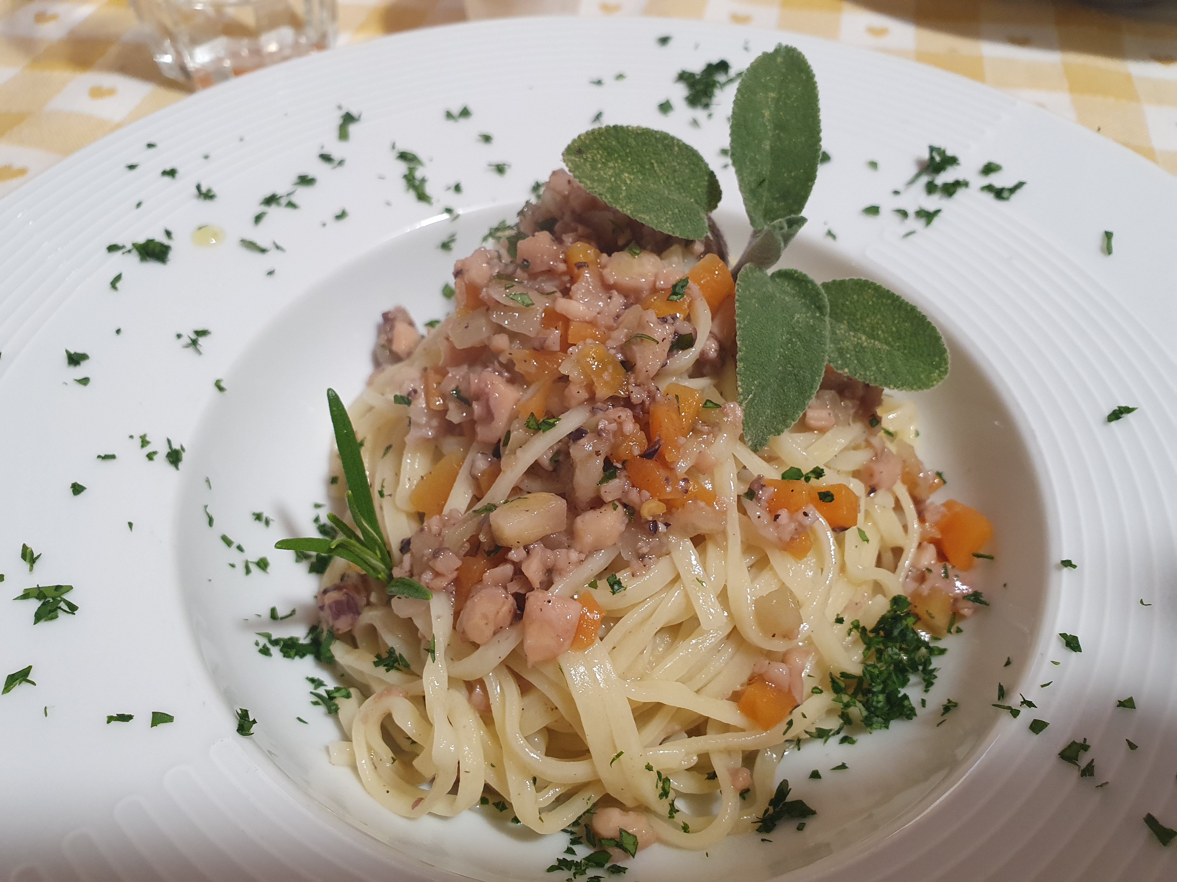 Linguine al ragù di polpo