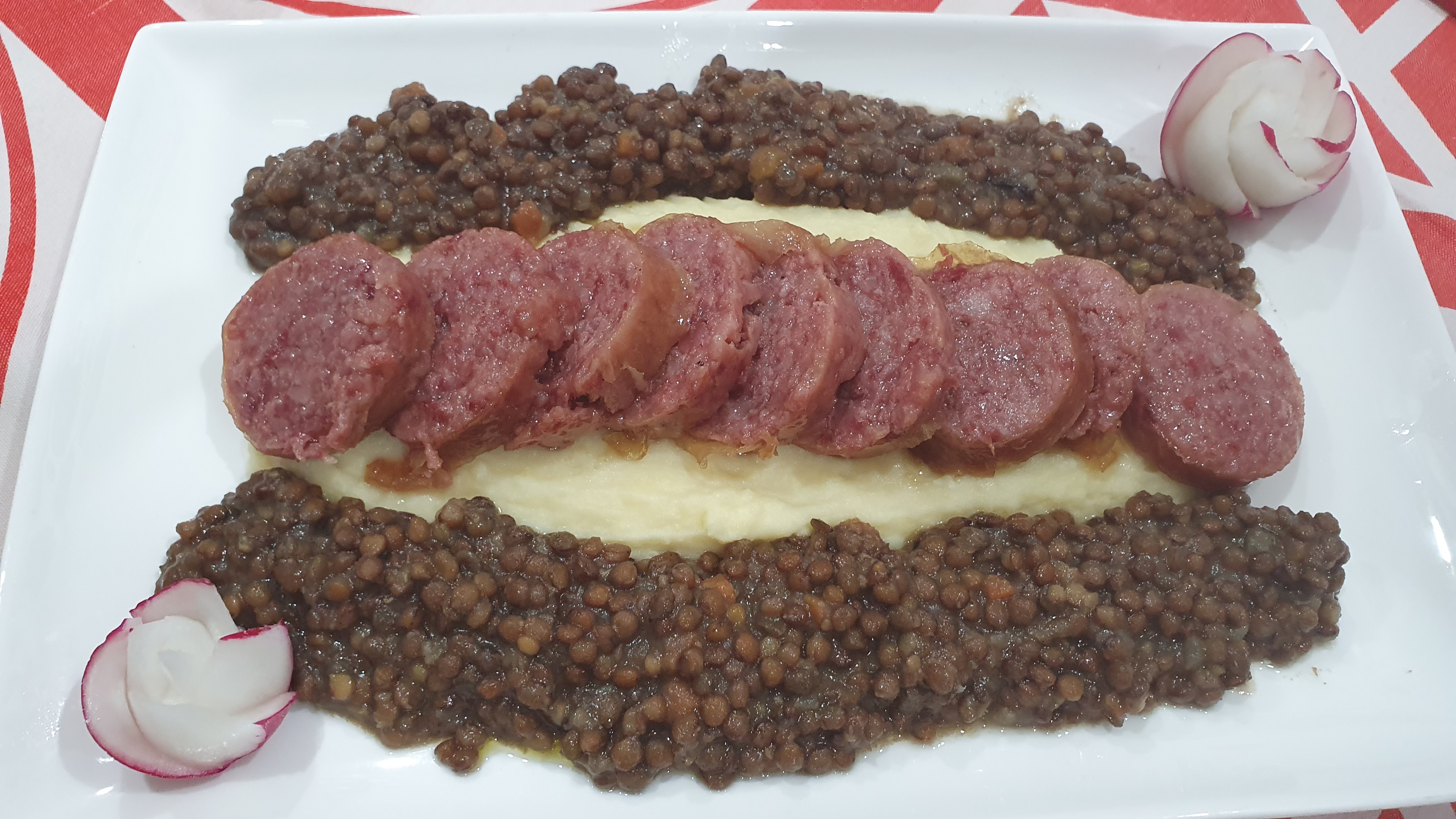 Cotechino lenticchie e purè di patate