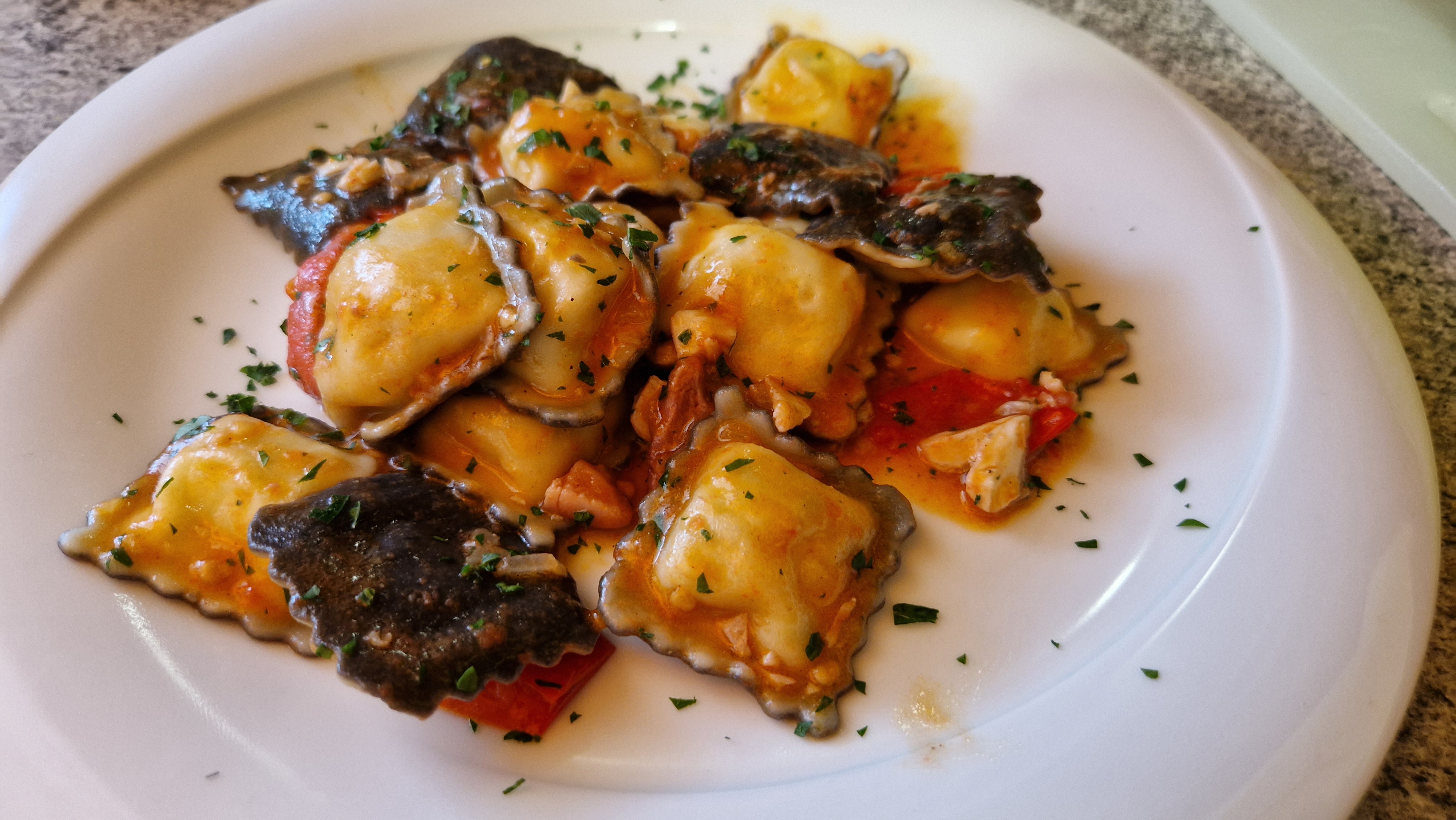 Ravioli di branzino alla mediterranea