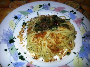 Spaghetti alle acciughe con la mollica